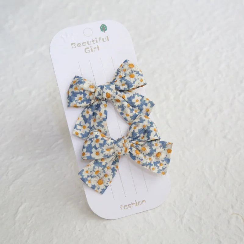 Élégants nœuds en tissu pour cheveux, clips modernes et adorables pour enfants. Ces accessoires couvrent bien les cheveux et sont confectionnés en tissu doux et tendance.