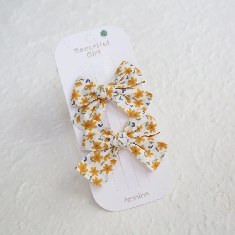 Élégants nœuds en tissu pour cheveux, clips modernes et adorables pour enfants. Ces accessoires couvrent bien les cheveux et sont confectionnés en tissu doux et tendance.