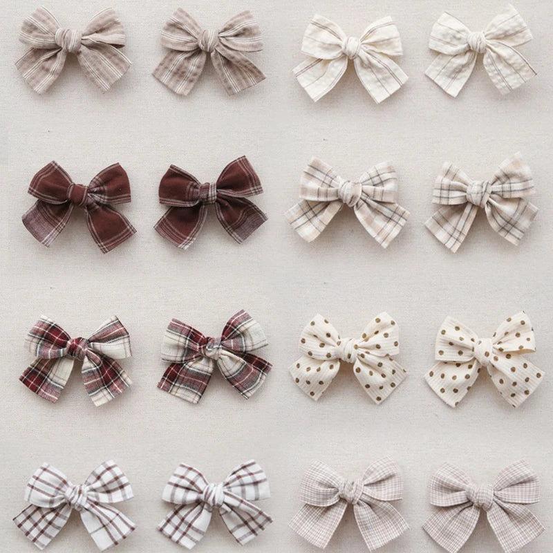 Élégants nœuds en tissu pour cheveux, clips modernes et adorables pour enfants. Ces accessoires couvrent bien les cheveux et sont confectionnés en tissu doux et tendance.