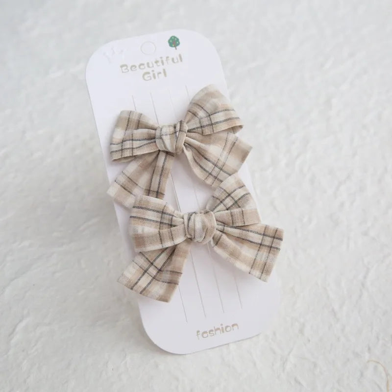 Élégants nœuds en tissu pour cheveux, clips modernes et adorables pour enfants. Ces accessoires couvrent bien les cheveux et sont confectionnés en tissu doux et tendance.