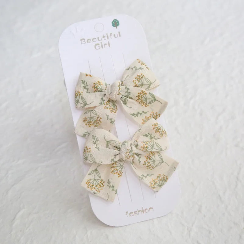 Élégants nœuds en tissu pour cheveux, clips modernes et adorables pour enfants. Ces accessoires couvrent bien les cheveux et sont confectionnés en tissu doux et tendance.