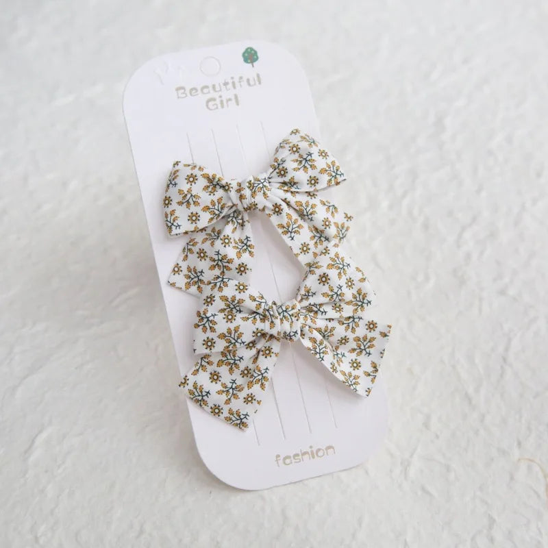 Élégants nœuds en tissu pour cheveux, clips modernes et adorables pour enfants. Ces accessoires couvrent bien les cheveux et sont confectionnés en tissu doux et tendance.