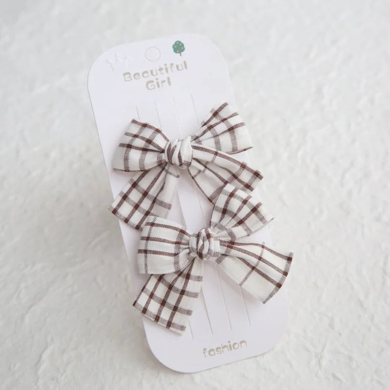 Élégants nœuds en tissu pour cheveux, clips modernes et adorables pour enfants. Ces accessoires couvrent bien les cheveux et sont confectionnés en tissu doux et tendance.