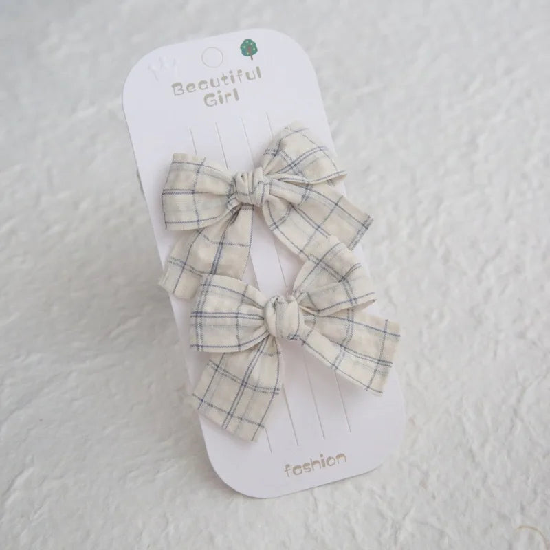 Élégants nœuds en tissu pour cheveux, clips modernes et adorables pour enfants. Ces accessoires couvrent bien les cheveux et sont confectionnés en tissu doux et tendance.